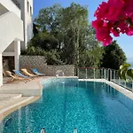 Private Villa 5-Bedroom With Pool And Sea View In Central Bodrum