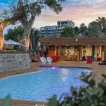 1-Bedroom Seafront Flat With Hotel Amenities