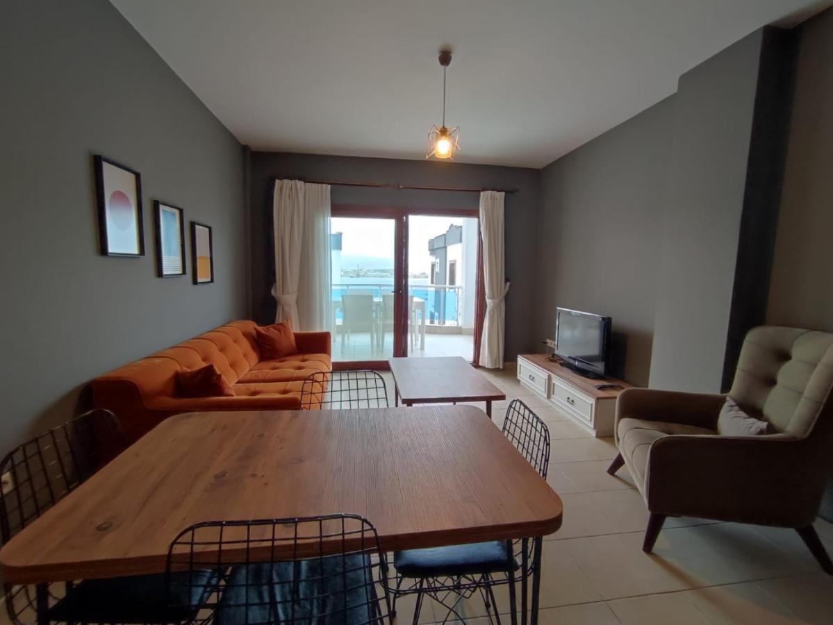 Apartment Aura
