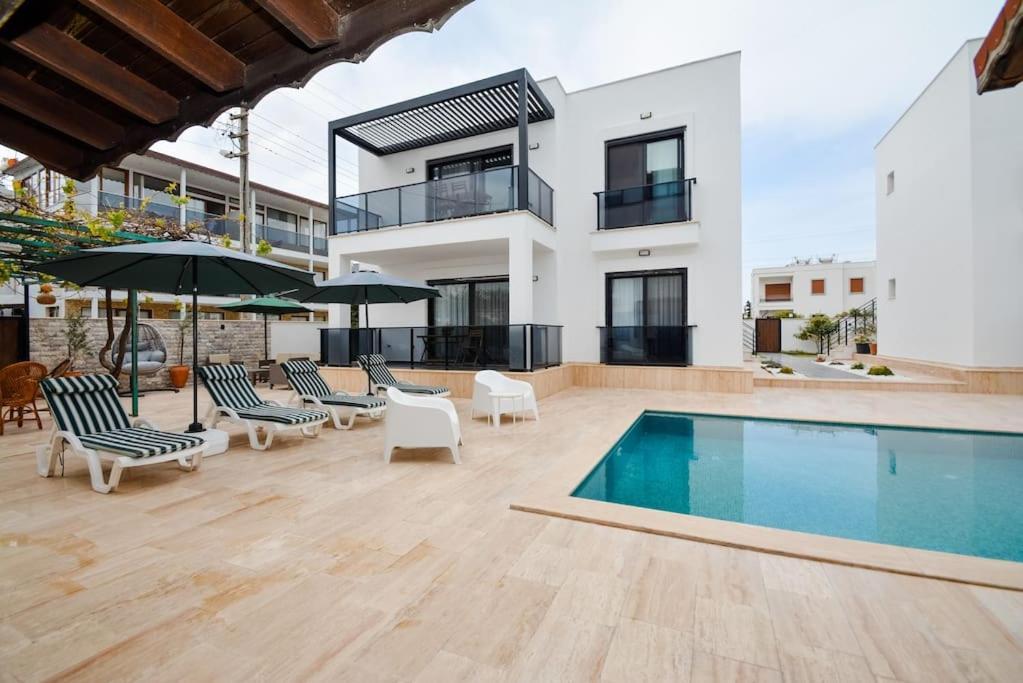 Brand New 2 Bedroom Floor Flat With Pool A2 *