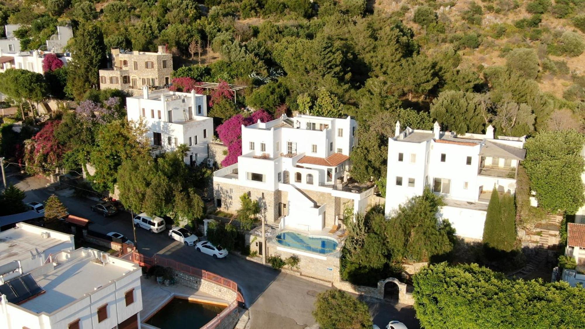 Private 5-bedroom With Pool And Sea View In Villa