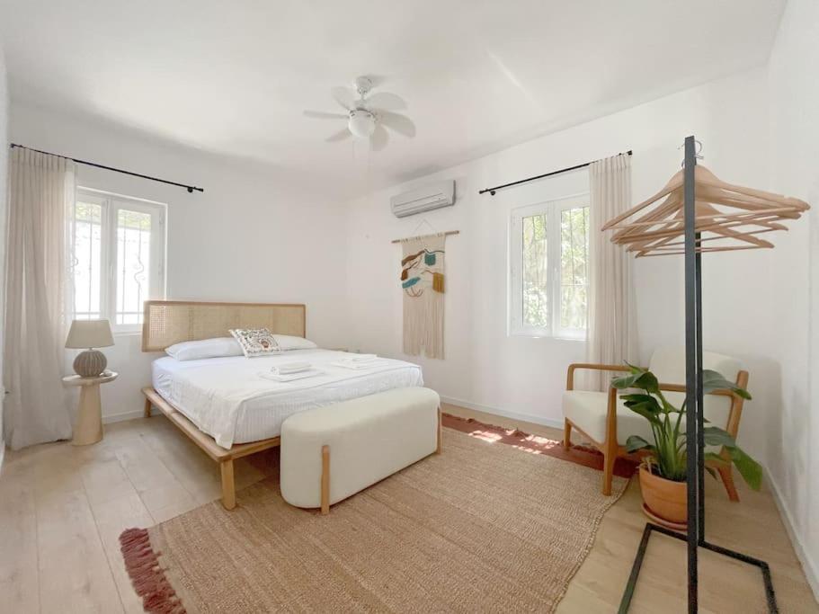 Private 5-bedroom With Pool And Sea View In
