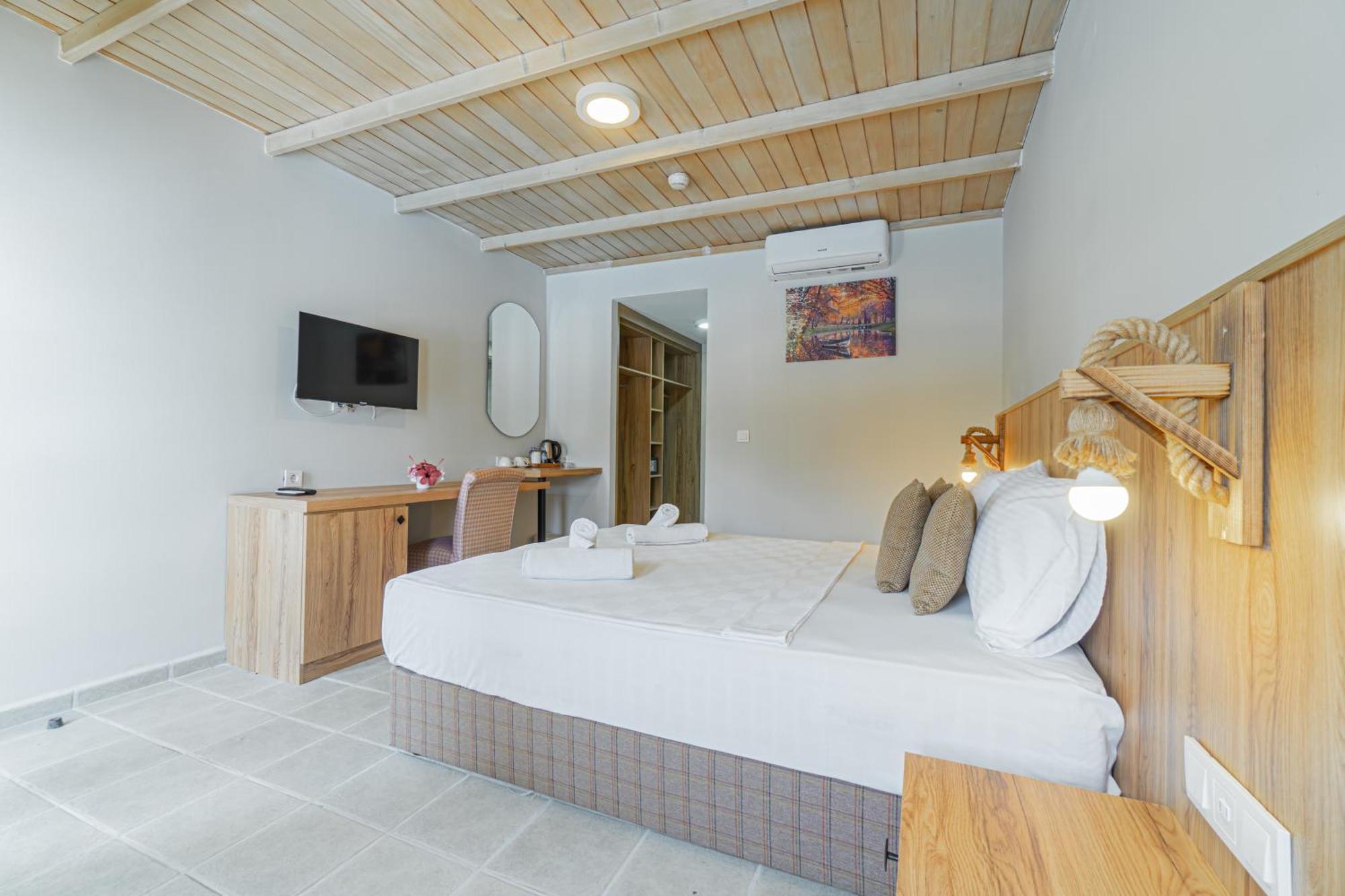 Alexander The Great & Hotel 3*