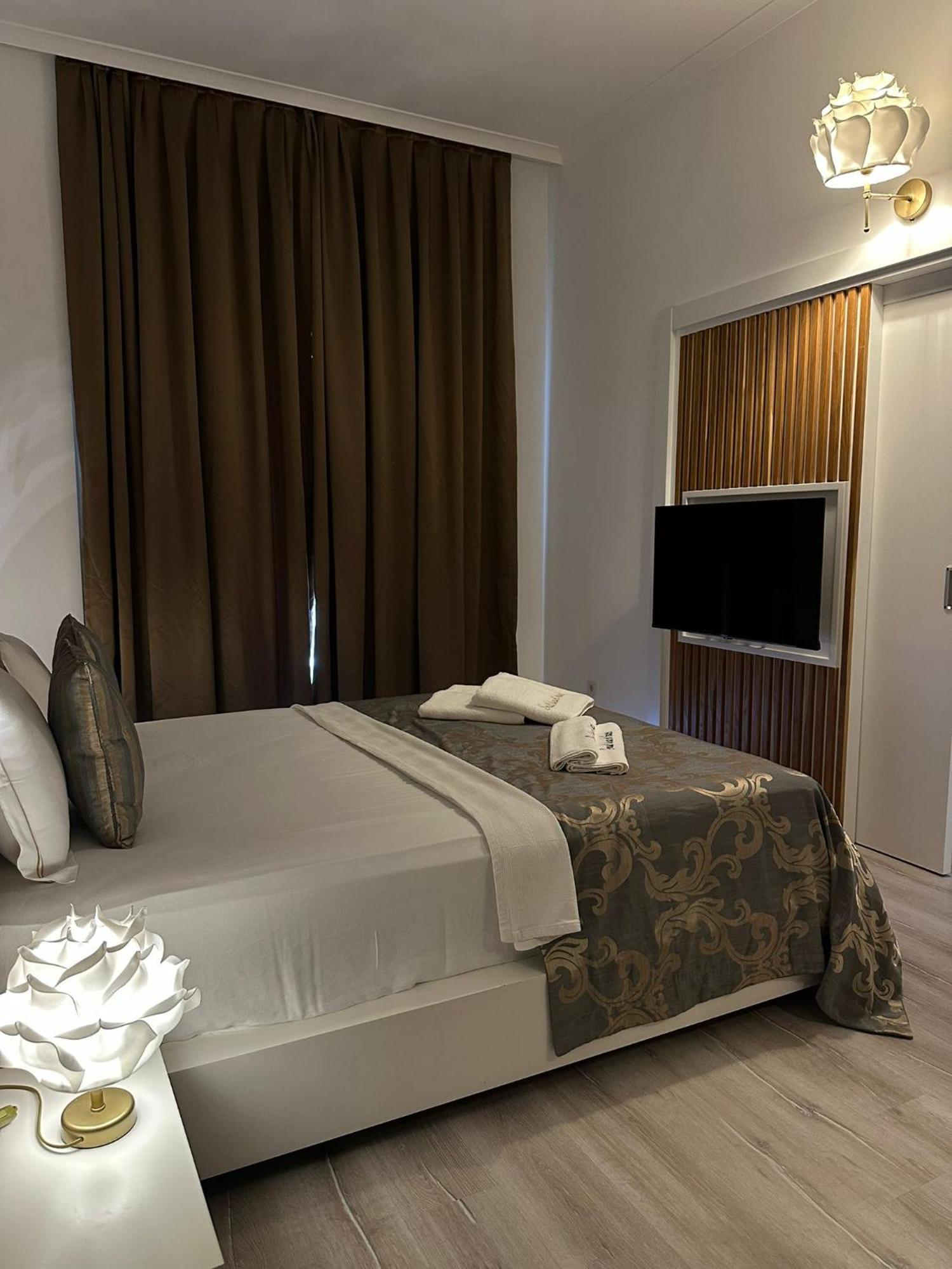 Hotel Small