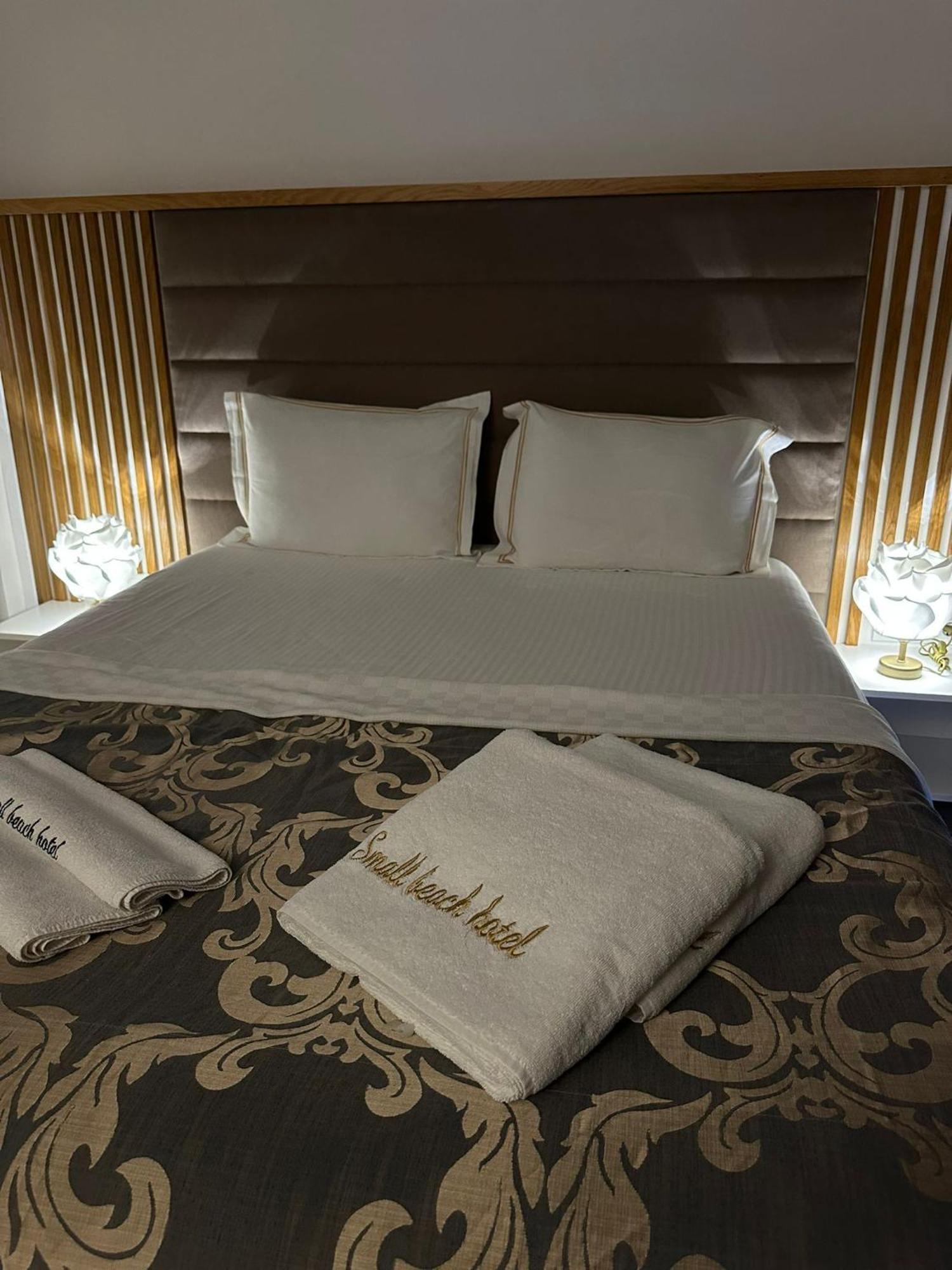 Hotel Small