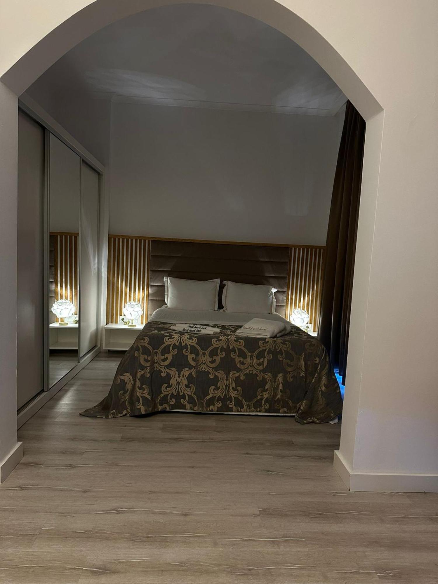 Small Hotel