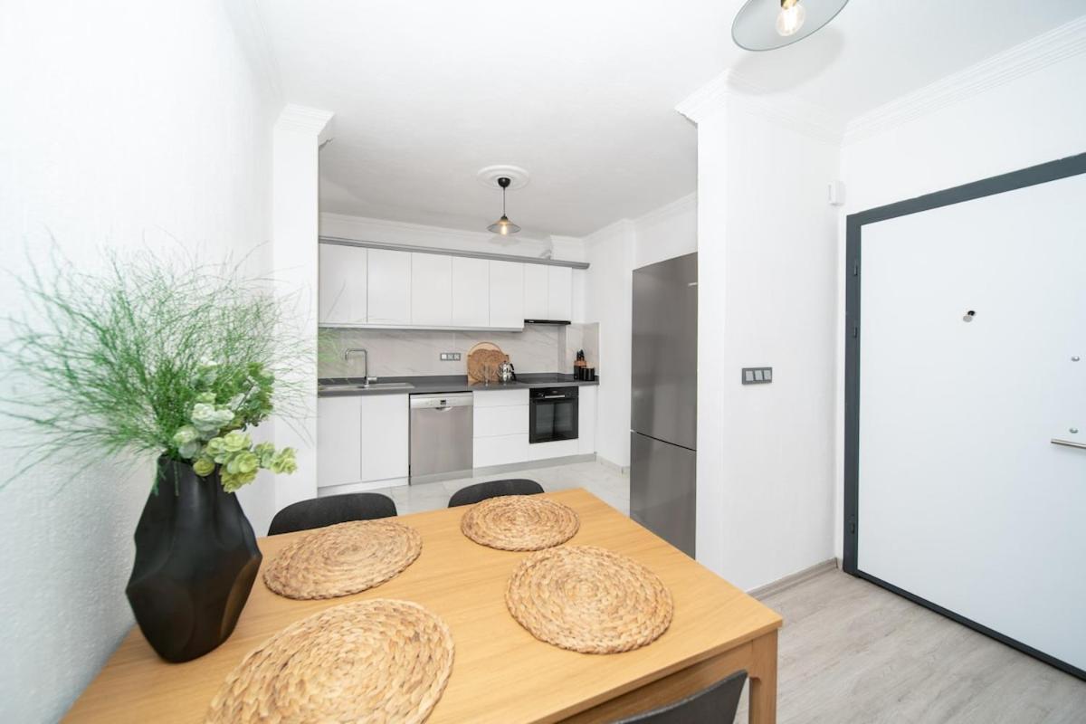 Bodrum Center 2 Bedroom Calm Modern Upstairs Flat - Yeni Duenya Bodrum Apartment