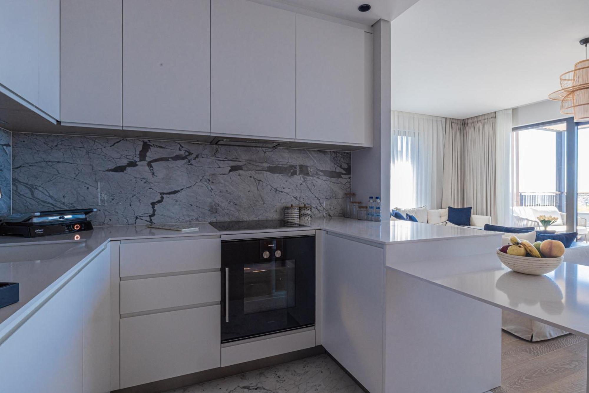 Apartment 1-Bedroom Seafront Flat With Hotel Amenities *