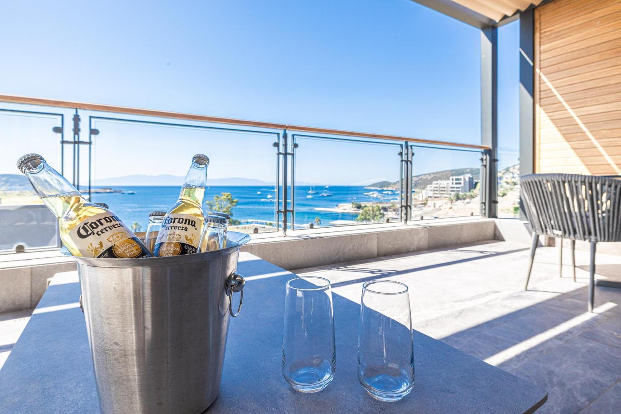 1-Bedroom Seafront Flat With Hotel Amenities Apartment *
