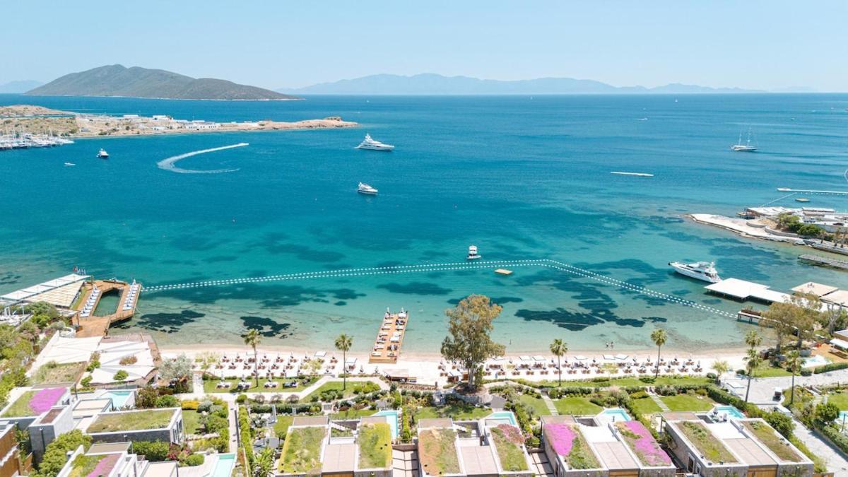 1-Bedroom Seafront Flat With Hotel Amenities *