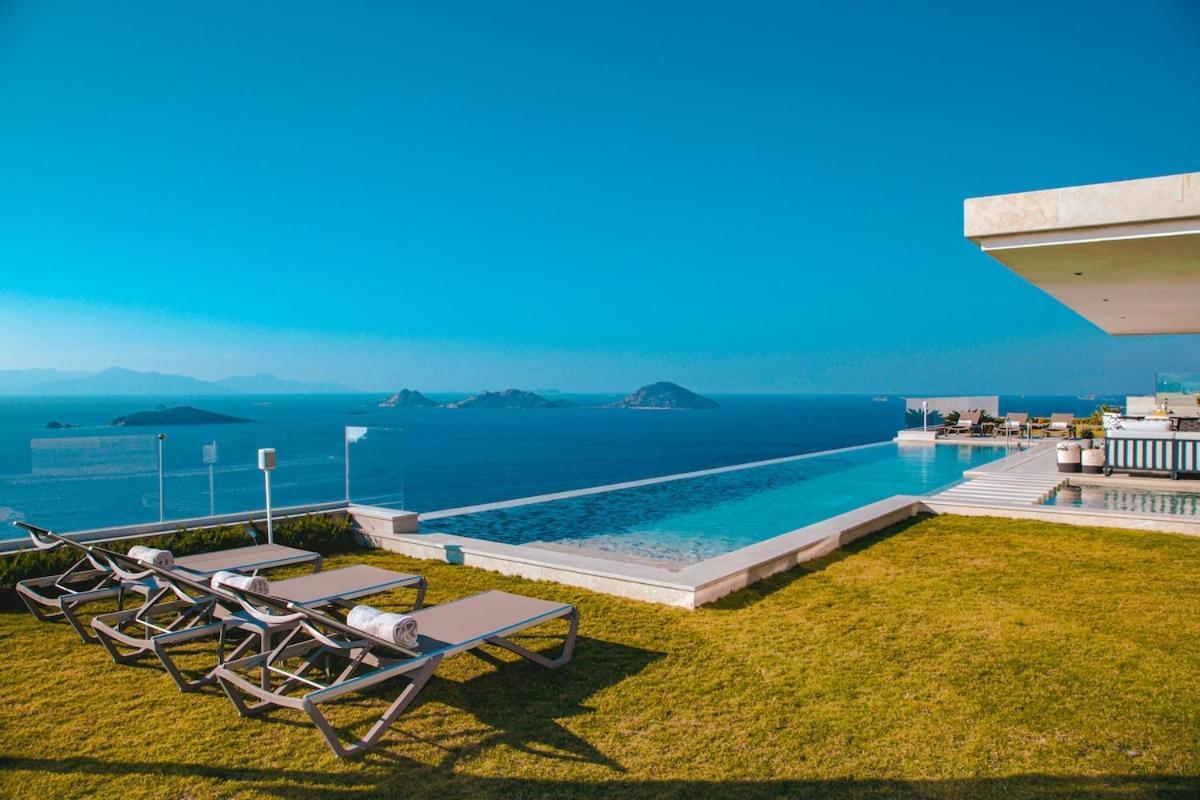 Luxury In With Breathtaking Views Villa *