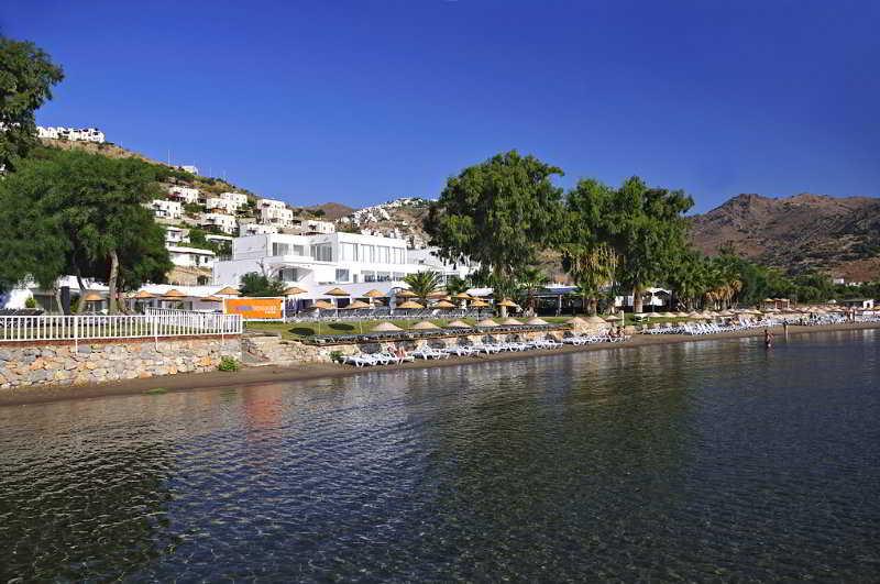 Hotel Noa Javelin Beach Club 4*