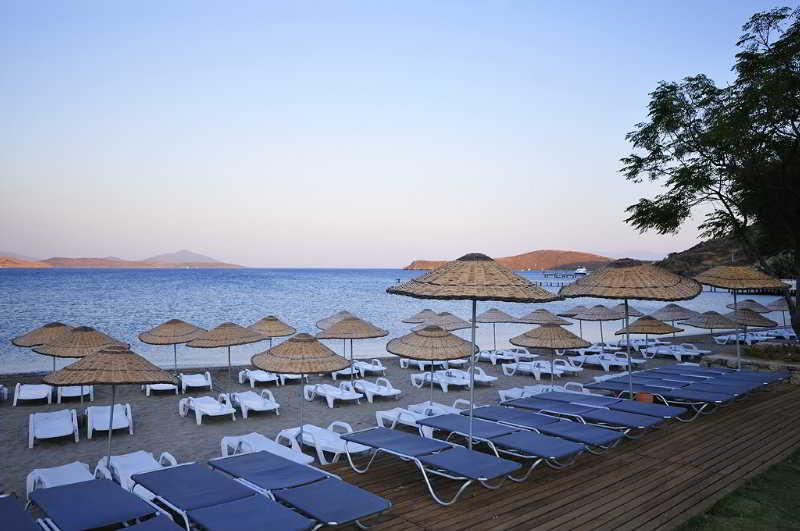 Noa Javelin Beach Club 4*
