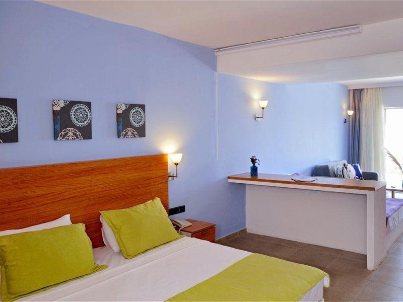 Hotel Noa Javelin Beach Club 4*