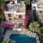 Muhafazakar Aileye Tam Korunakli Oezel Havuzlu Malikane 8+2