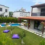Bodrum Guemuesluekte Havuzlu-Bahceli-3 Yatak Odali Muestakil Villa