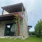Bodrum Guemuesluekte Havuzlu-Bahceli-3 Yatak Odali Muestakil Villa