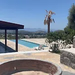 Guemuesluek Uemit Villa