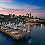 2-Bedroom Beachfront Flat With Hotel Amenities