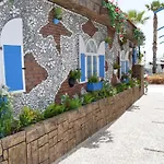 Double Inn Marina Hotel