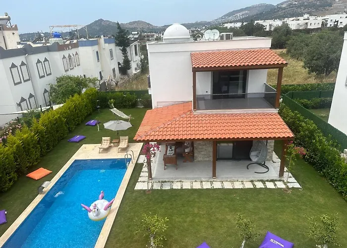 Bodrum Guemuesluekte Havuzlu-Bahceli-3 Yatak Odali Muestakil Villa