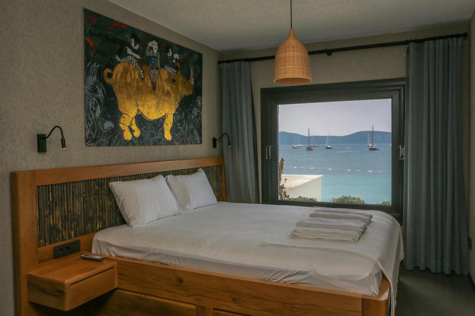 Surfer Caravan Gastro Pub Suites- Adults Only