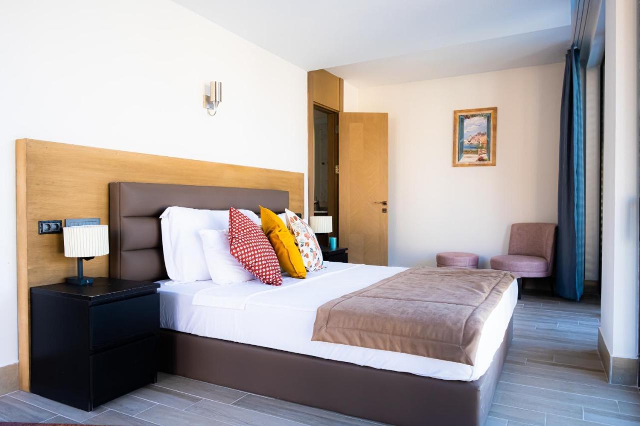 Les Sables Suits Villa *