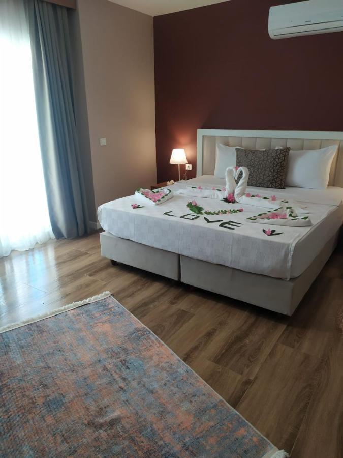 Secret Life Hotel