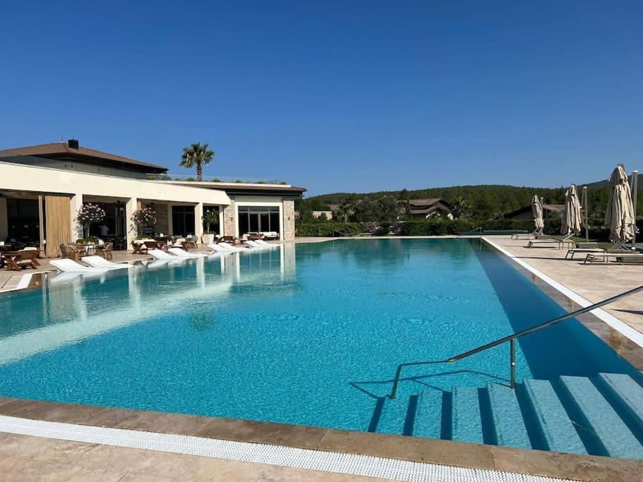 Enjoy Playing Golf, Where Luxury Meets Peace. Villa