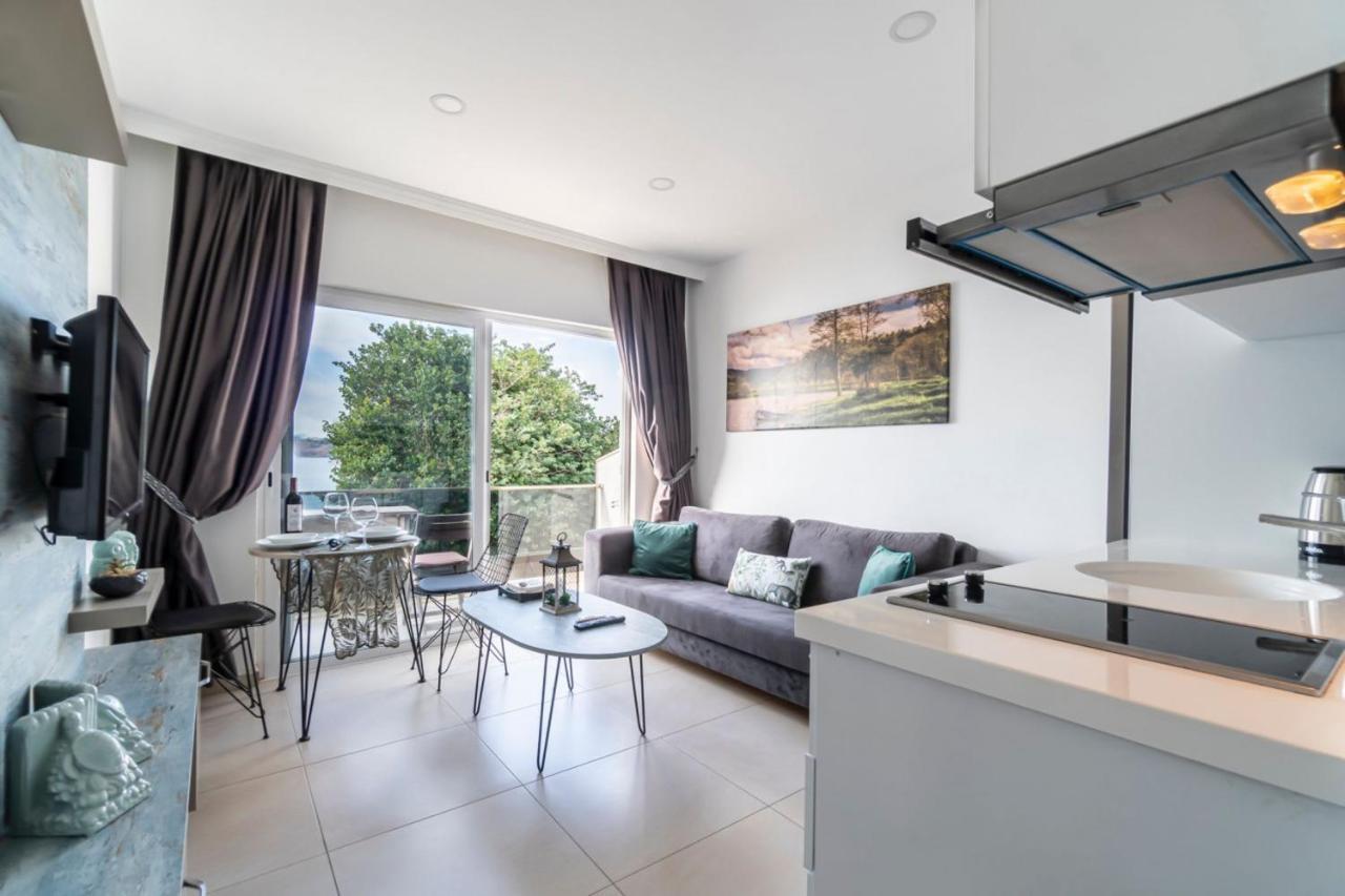 Seafront Flat With Breathtaking Sea View In *