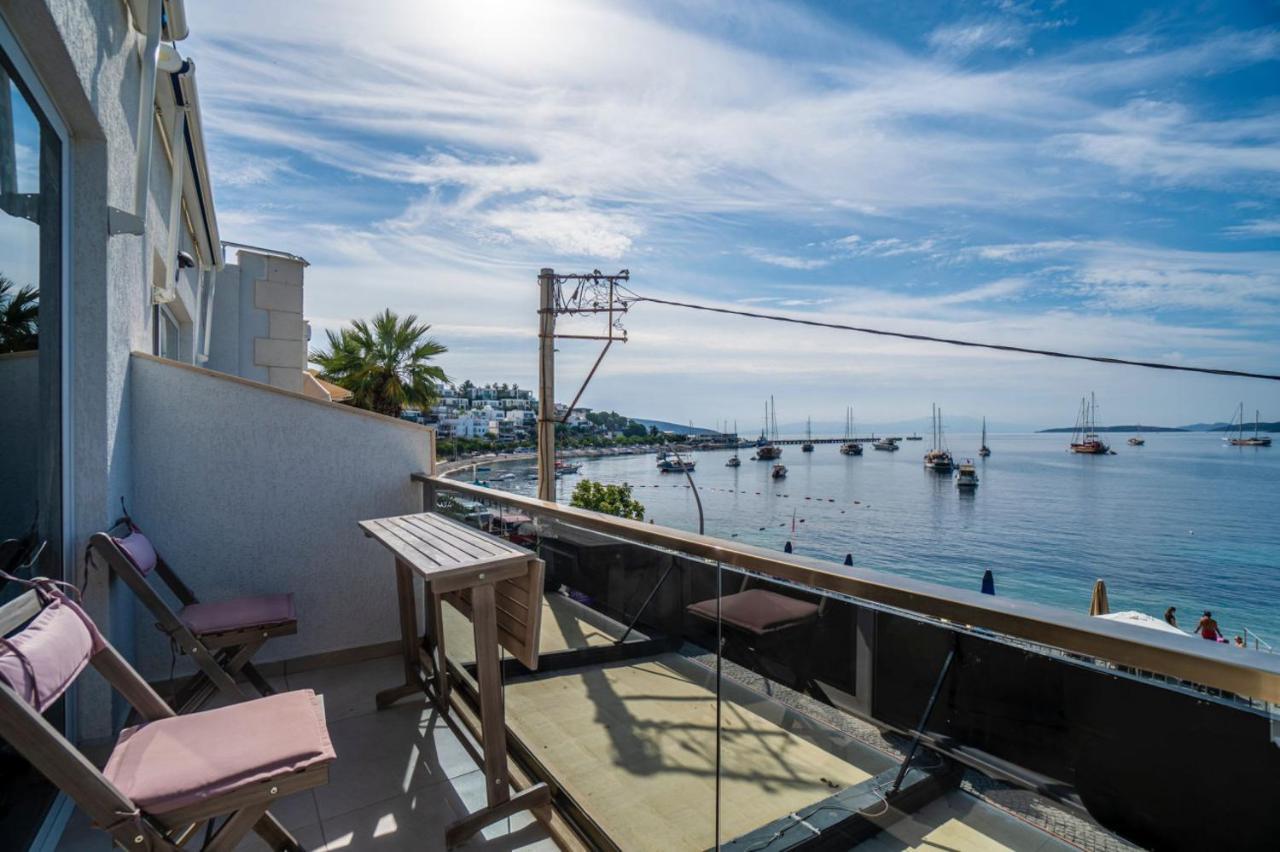 Seafront Flat With Breathtaking Sea View In Apartment