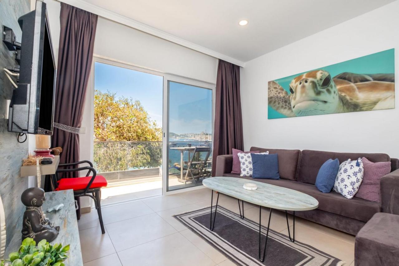Seafront Flat With Breathtaking Sea View In Apartment