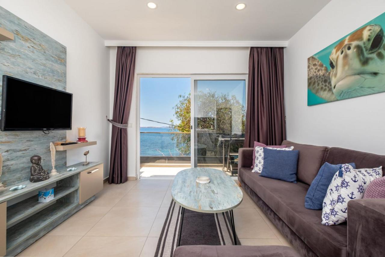 Seafront Flat With Breathtaking Sea View In Apartment *