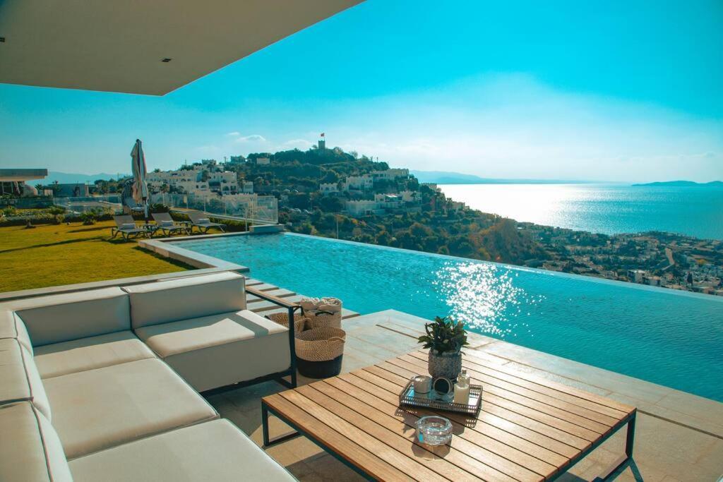 Lamia Villa