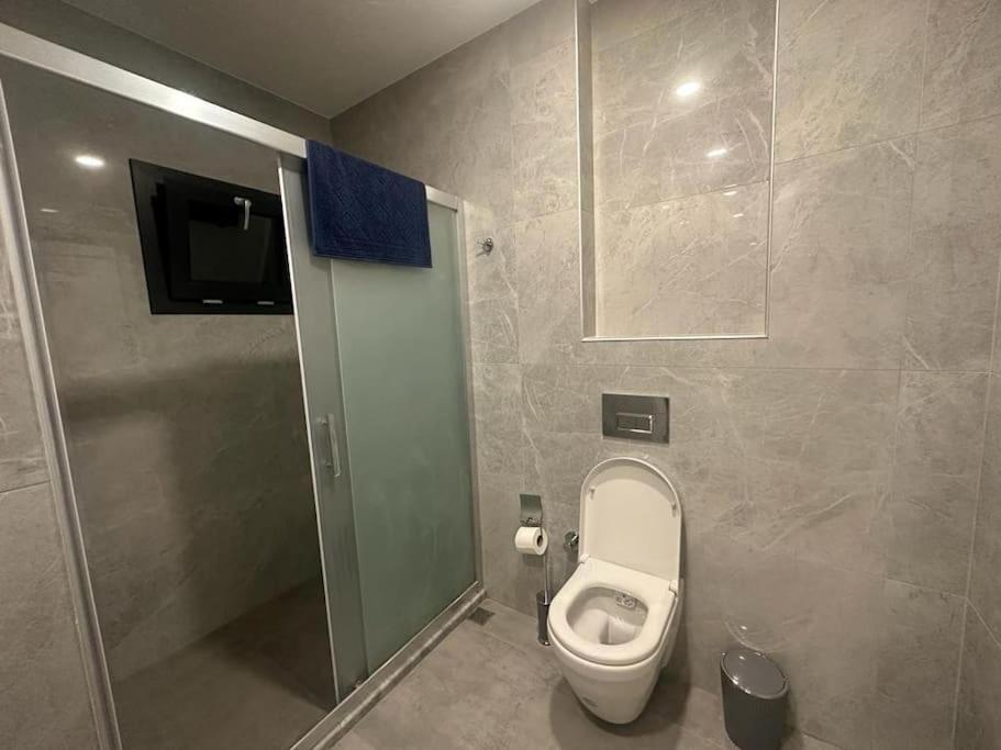 Guemuesluekte Havuzlu-bahceli-3 Yatak Odali Muestakil Villa *