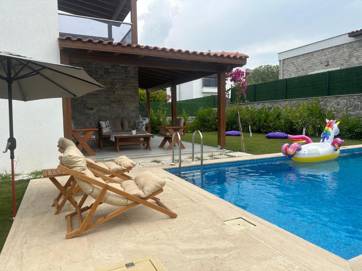 Villa Guemuesluekte Havuzlu-bahceli-3 Yatak Odali Muestakil Bodrum
