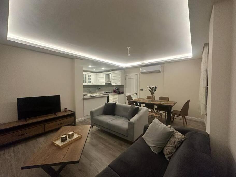 Villa Guemuesluekte Havuzlu-bahceli-3 Yatak Odali Muestakil