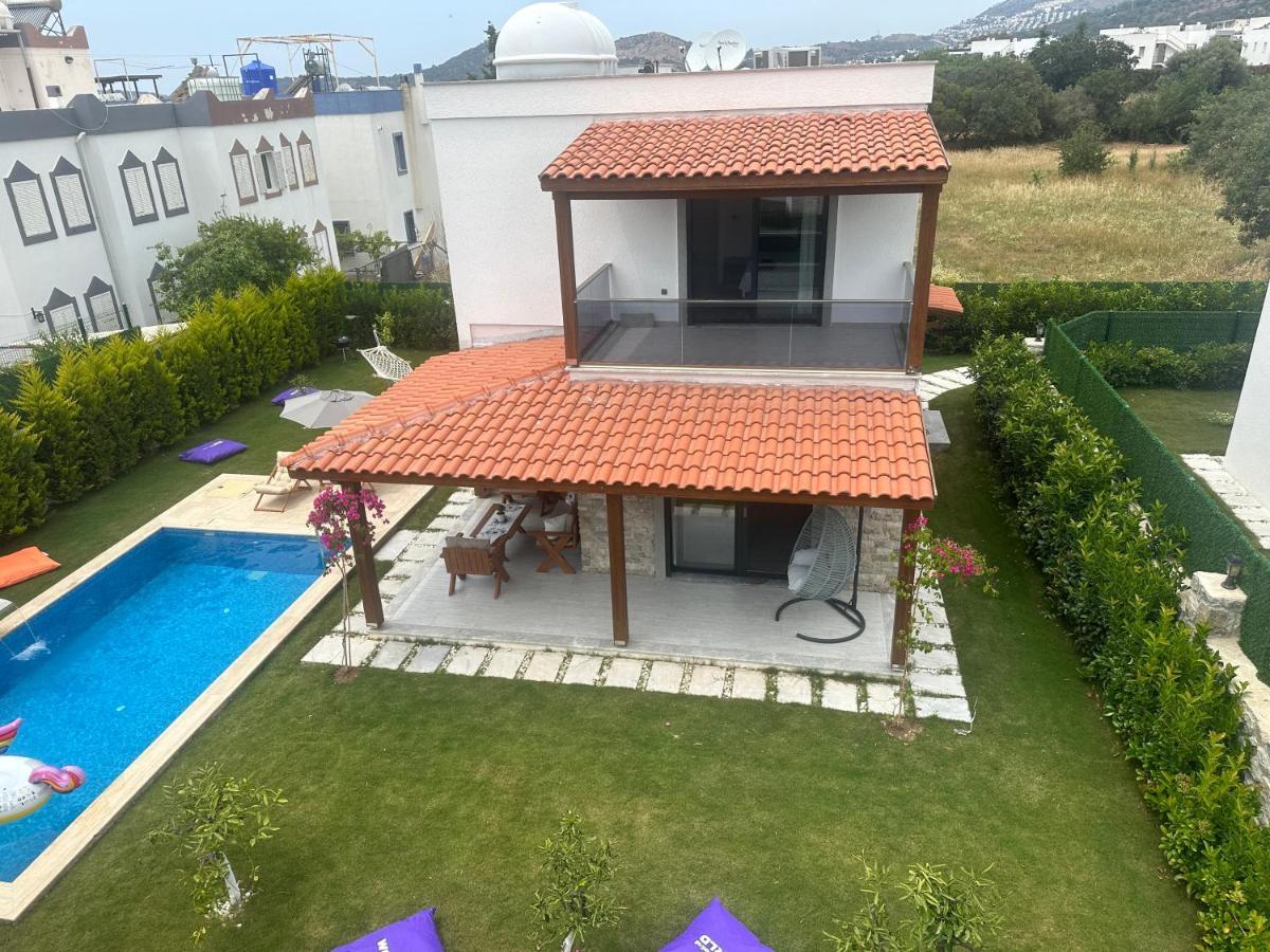 Guemuesluekte Havuzlu-bahceli-3 Yatak Odali Muestakil Villa