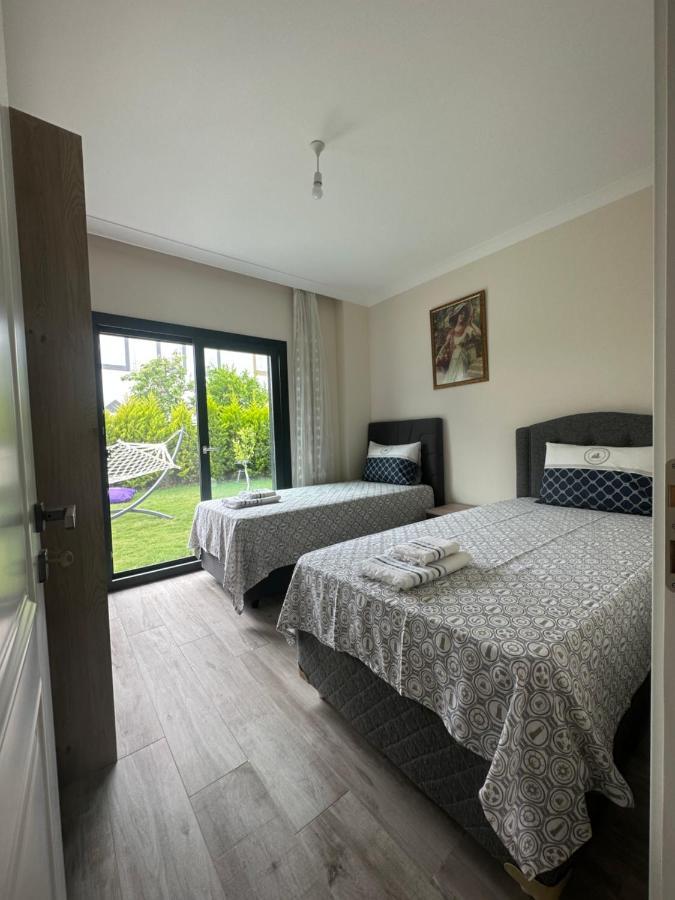 Guemuesluekte Havuzlu-bahceli-3 Yatak Odali Muestakil Villa