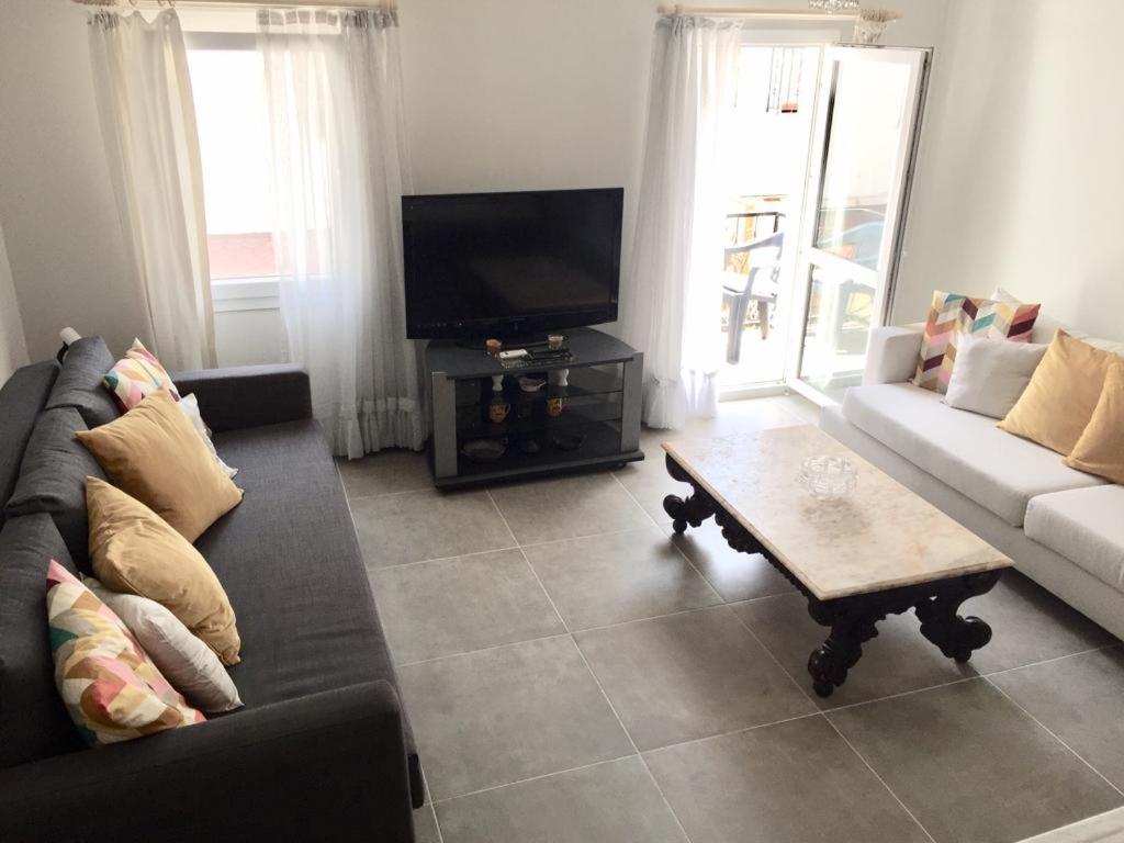Bodrum-turgutreis Merkezde Plaja 50 Metre Uzaklikta 1 Ve 2 Numarali Daireler