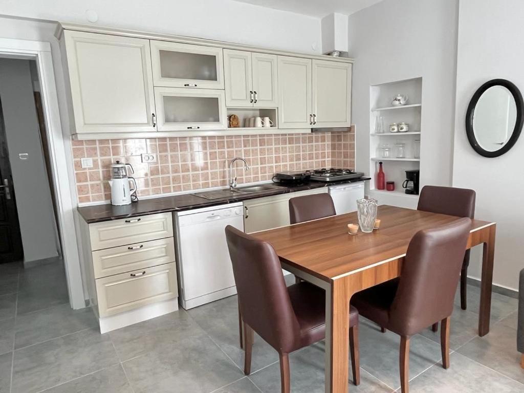 Bodrum-turgutreis Merkezde Plaja 50 Metre Uzaklikta 1 Ve 2 Numarali Daireler Apartment