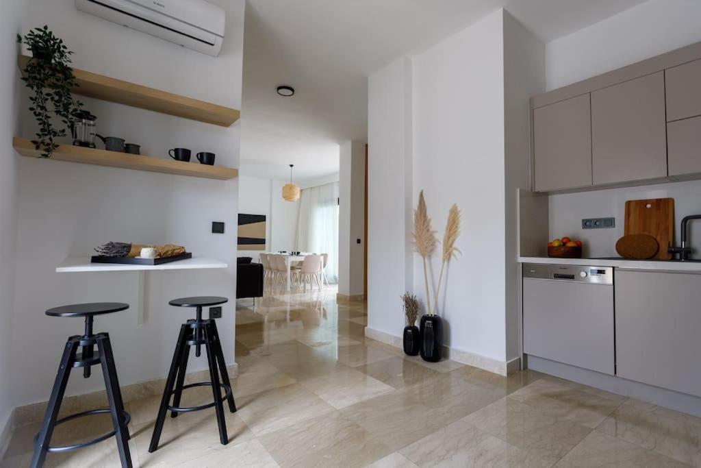 Luxury 4 Bedroom With Private Pool 200m To - Yeni Duenya