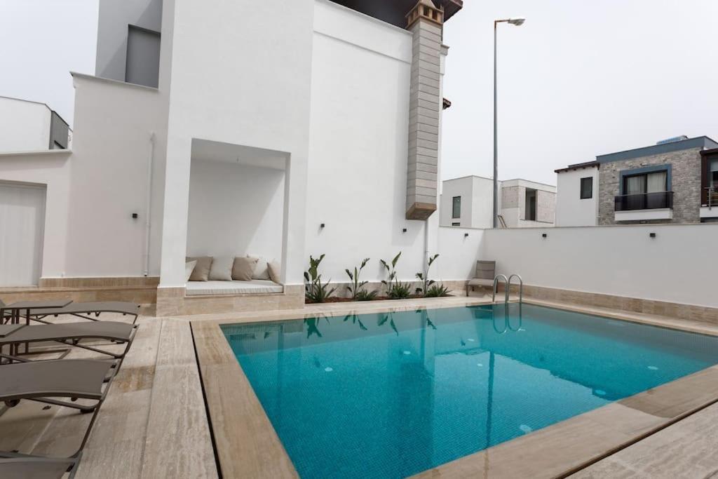 Luxury 4 Bedroom With Private Pool 200m To - Yeni Duenya Villa