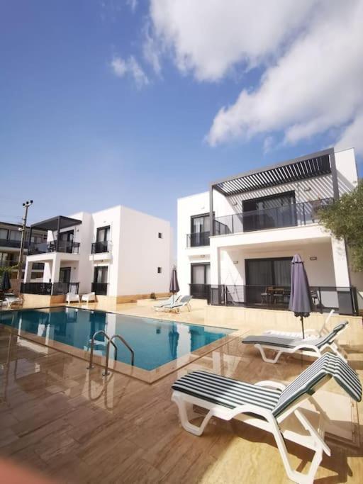 Brand New 2 Bedroom Garden Floor Flat With Pool A1 Apartment *