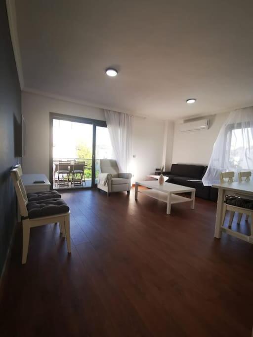 Appartement Brand New 2 Bedroom Garden Floor Flat With Pool B1