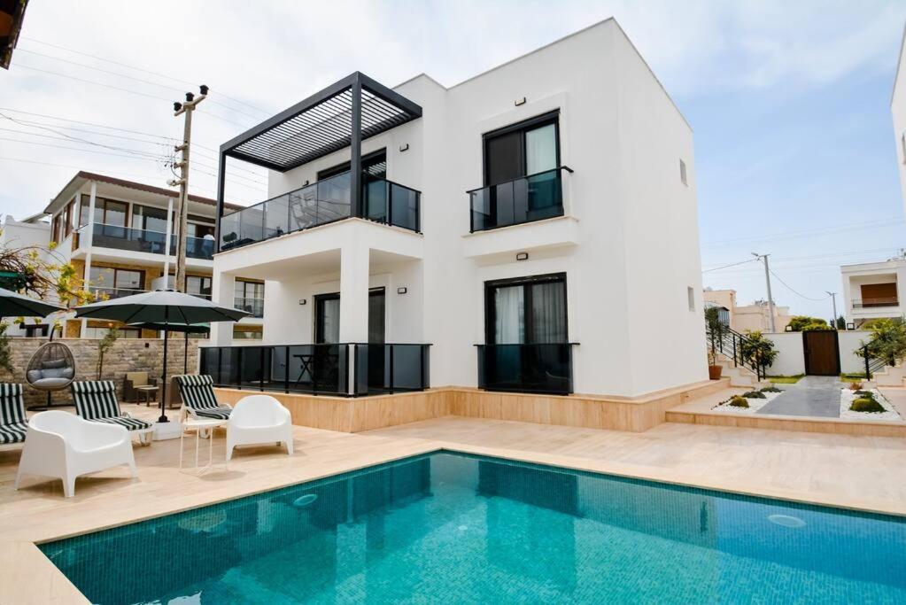 Brand New 2 Bedroom Garden Floor Flat With Pool B1