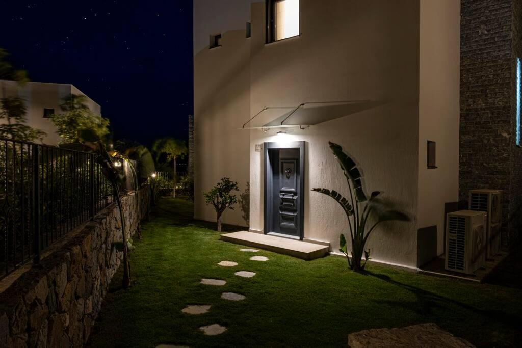 Al Mare 2; Koyunbaba'da Oezel Havuzlu Villa