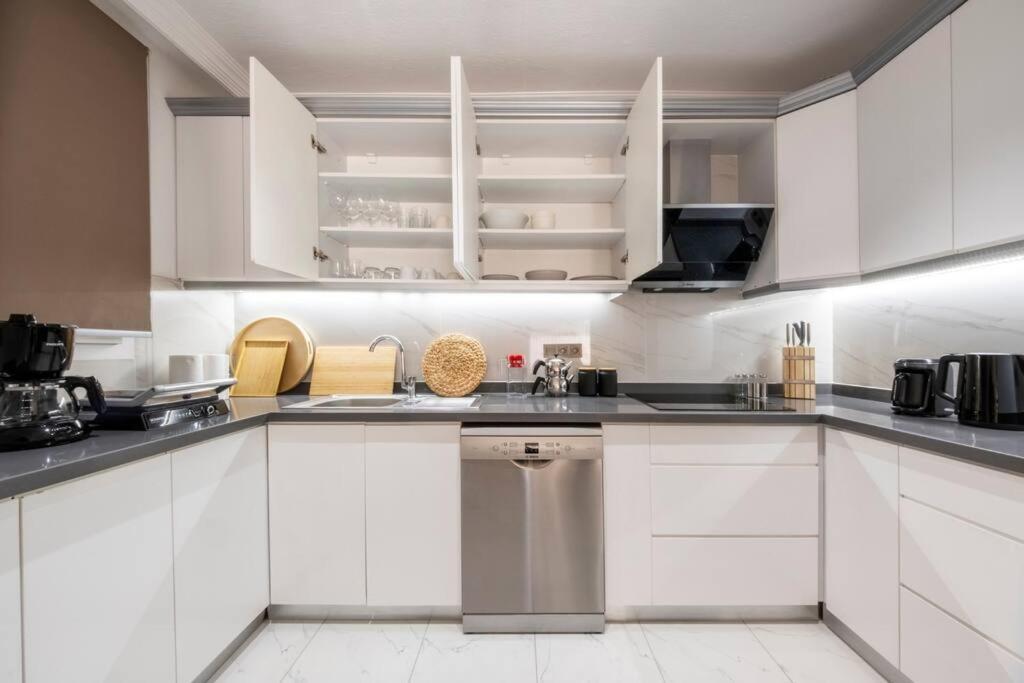 Center 2 Bedroom Calm Modern Ground Floor Flat - Yeni Duenya Apartment