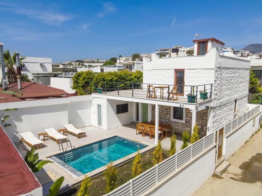 Villa Traditional Seaside Stone With Private Pool *