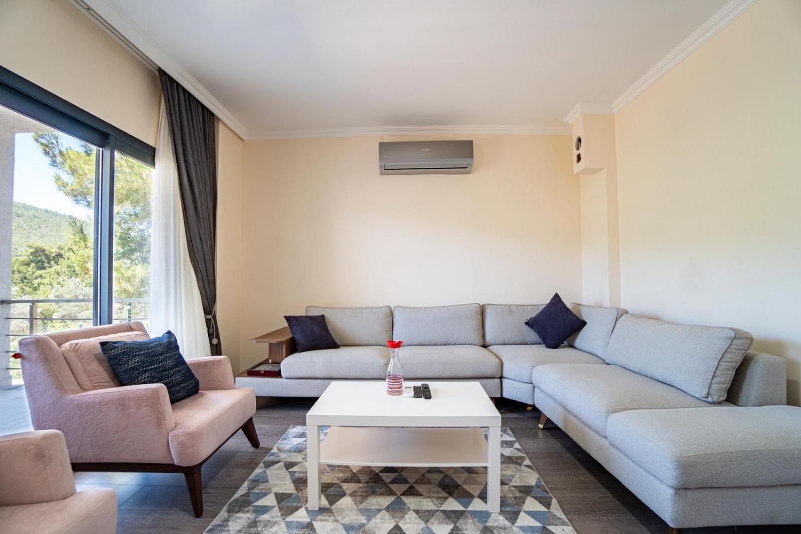 Kizilagacta Oezel Havuzlu Genis Bahceli Lueks Holiday home *